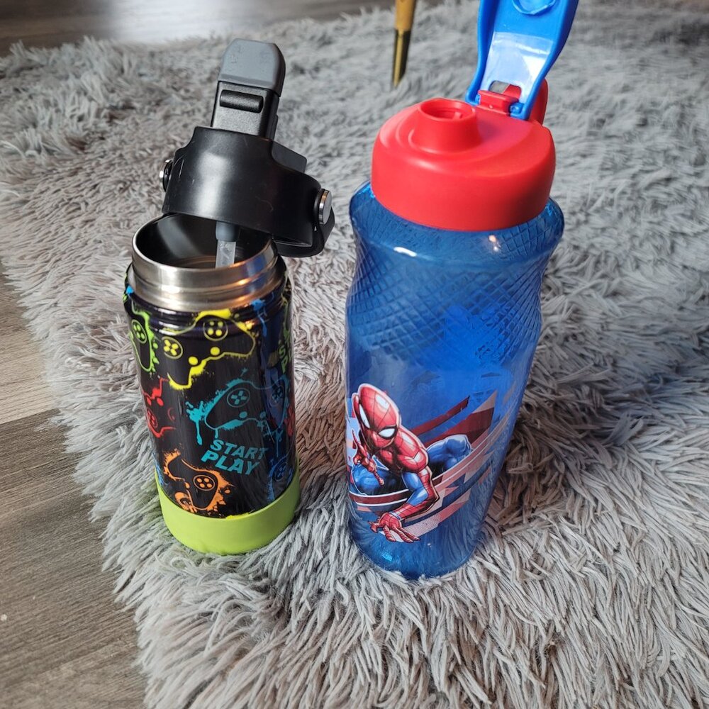 Set of 2 kids water bottles - one video game themed, one Spiderman Zak